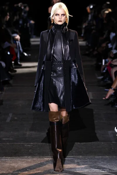 Look 7